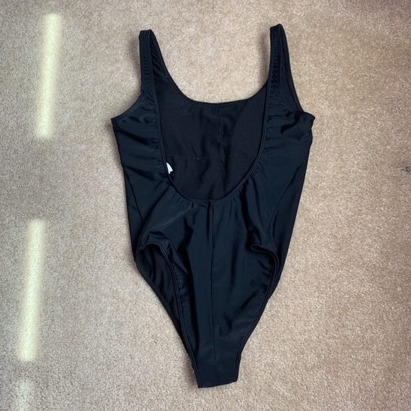 Be the sunshine one piece Hollister bathing suit - Picture 2 of 4